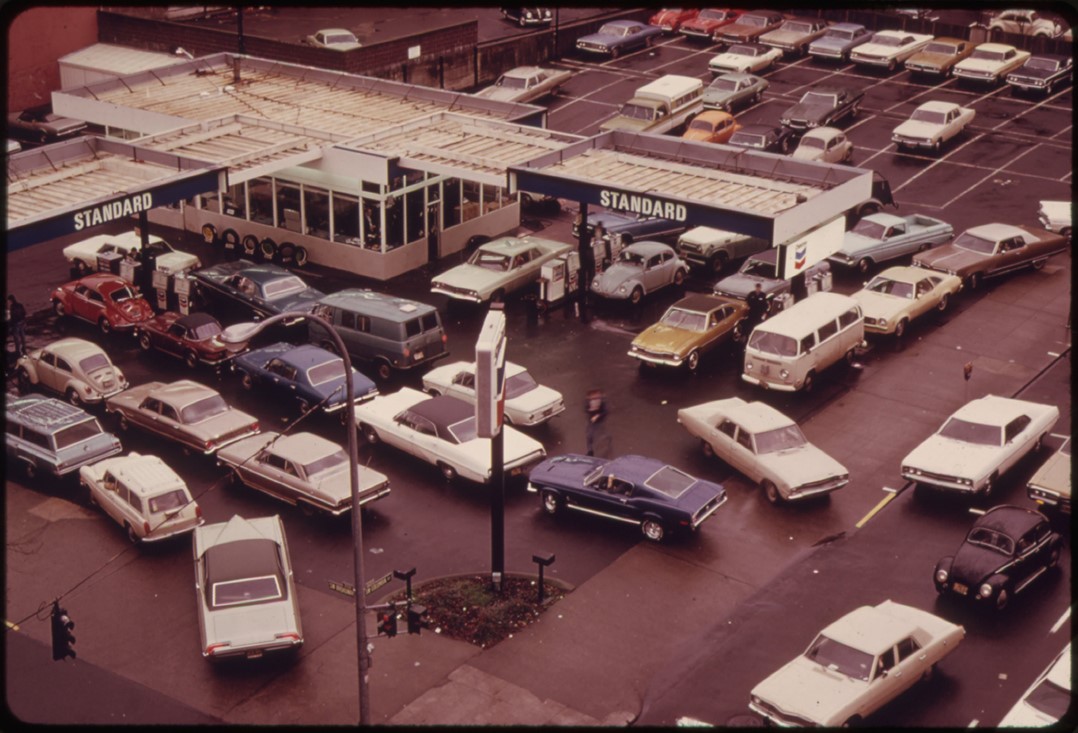 A photograph of a gas station packed with cars.