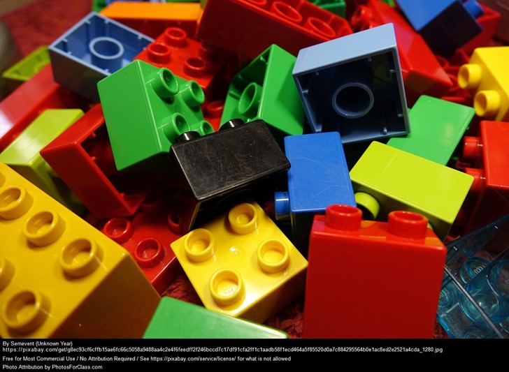 A photo of duplo blocks of various colors