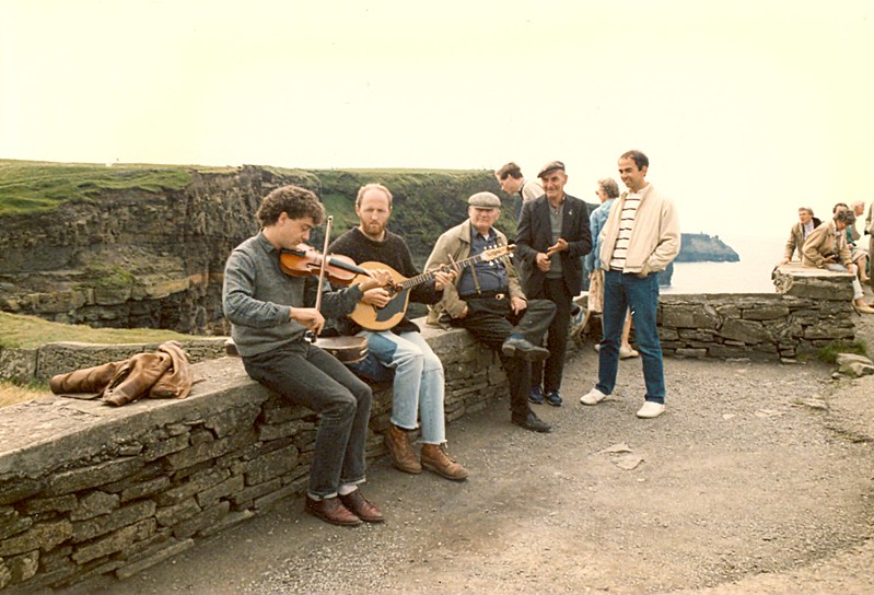 Musicians play a bouzouki and a fiddle