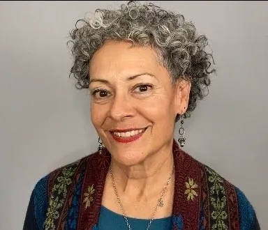 headshot of Linda González