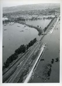 “The dike that let the water into Vanport,” Portland State University, accessed October 5, 2018, https://exhibits.library.pdx.edu/items/show/203.