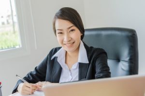 woman with pen and computer screen